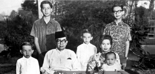 The 11+ Facts About Tun Ahmad Sarji Daughter: Tun perak ...