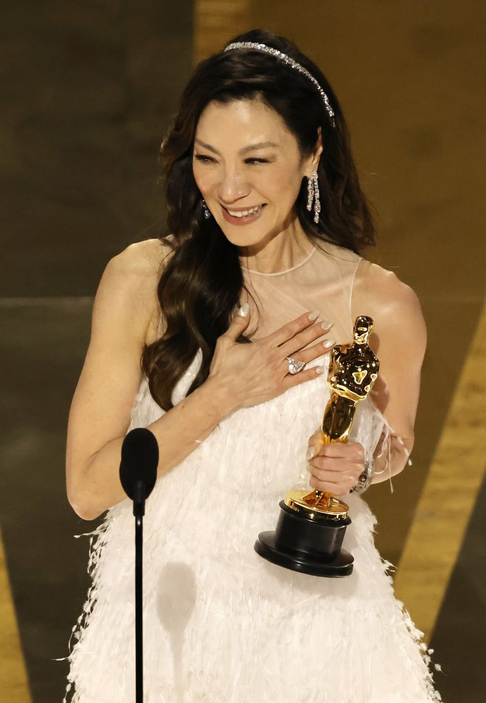 Best Actress Michelle Yeoh In Moussaieff At Oscars 95th Academy Awards News Hub Asia 3745