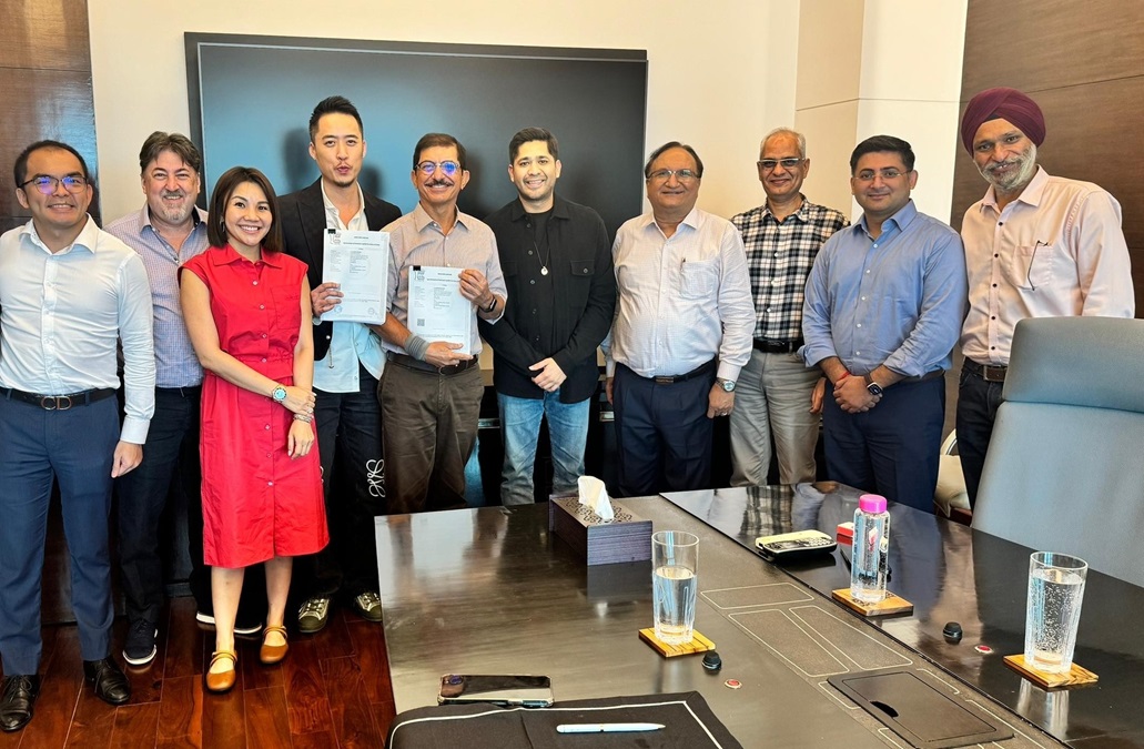 Loob founder and chief executive officer Bryan Loo (fourth from left) proudly displays the franchise agreement with DIL president and chief executive officer Virag Joshi (right). From Joshi’s left are non-executive director Varun Jaipuria and members of the DIL senior management team. With Loo (from left) are Loob strategy and portfolio director Jeremy Tan, Loob adviser Troy Franklin and Loob financial controller Quah Seik Lee. | Photo by Loob Holding / NHA File Photo